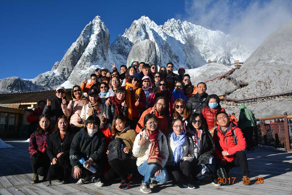 上海智优教育科技集团2017年度玉龙雪山团建