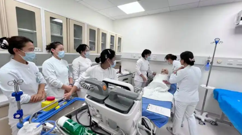 家庭照护员证和护理员证的区别